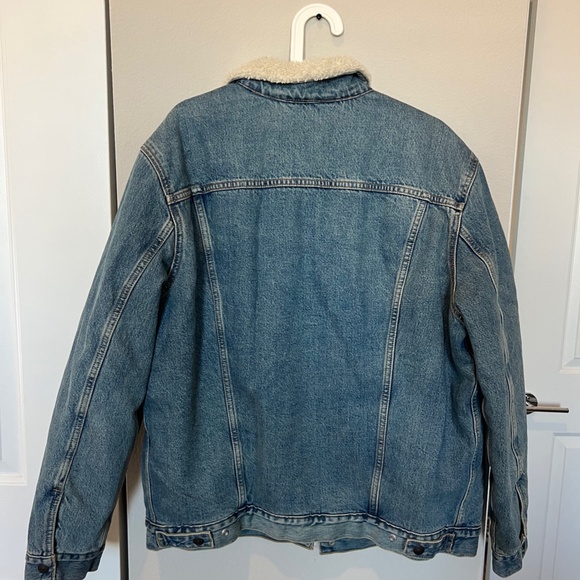 Mens Levi Sherpa Trucker - like new - Picture 2 of 2